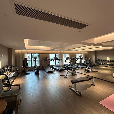 Mehood Lestie International Hotel Nancun Wanbo Metro Station Branch - Free Shuttle Bus To Canton Fair Complex During Canton Fair Period & Free Breakfast & Free Afternoon Tea & Free Midnight Snack & Free Vpn Internet Access エクステリア 写真