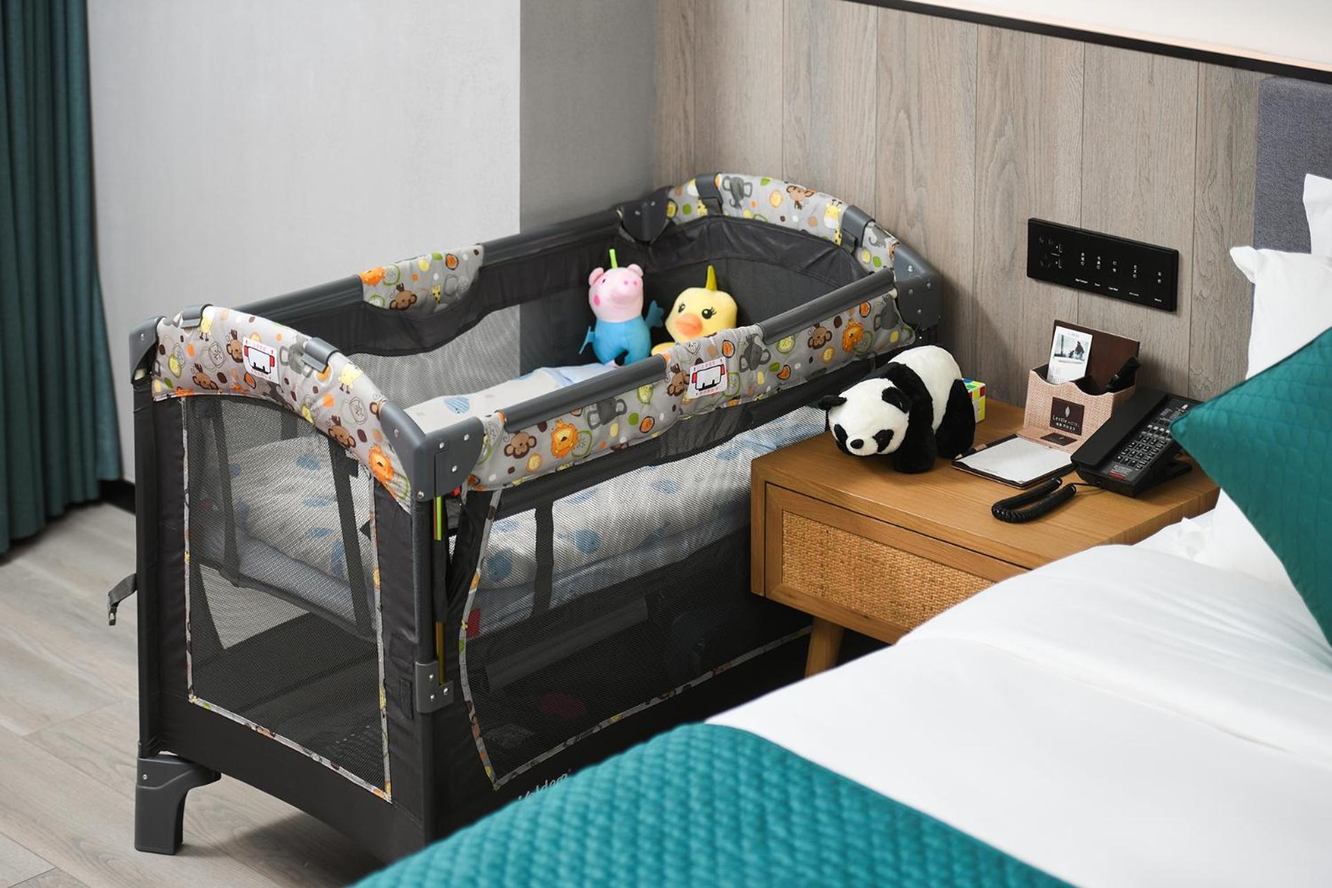 Mehood Lestie International Hotel Nancun Wanbo Metro Station Branch - Free Shuttle Bus To Canton Fair Complex During Canton Fair Period & Free Breakfast & Free Afternoon Tea & Free Midnight Snack & Free Vpn Internet Access エクステリア 写真
