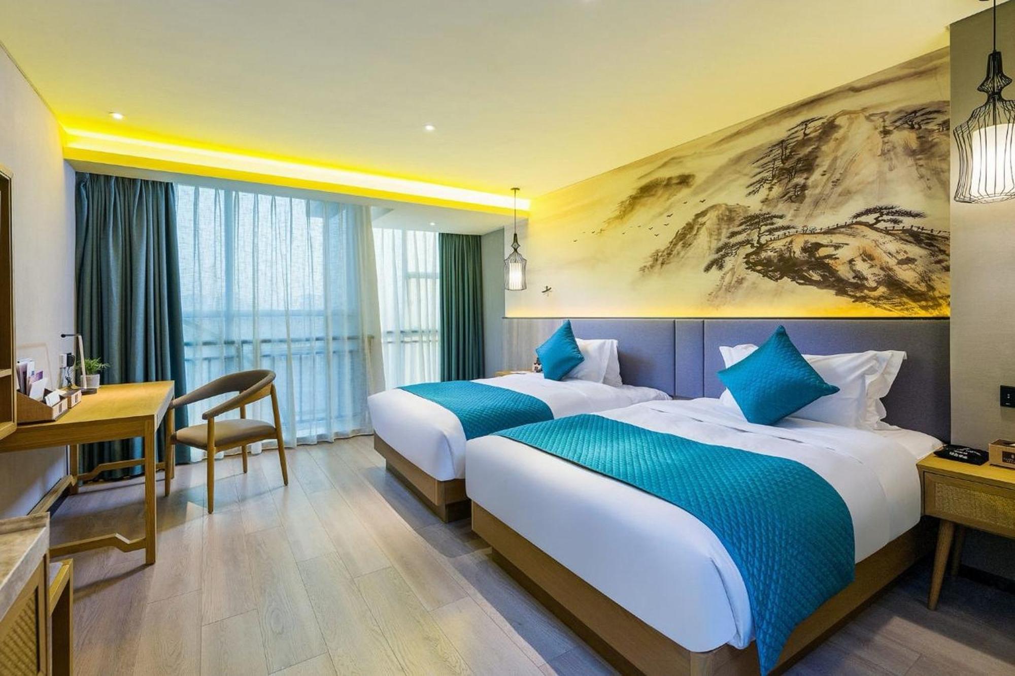 Mehood Lestie International Hotel Nancun Wanbo Metro Station Branch - Free Shuttle Bus To Canton Fair Complex During Canton Fair Period & Free Breakfast & Free Afternoon Tea & Free Midnight Snack & Free Vpn Internet Access エクステリア 写真