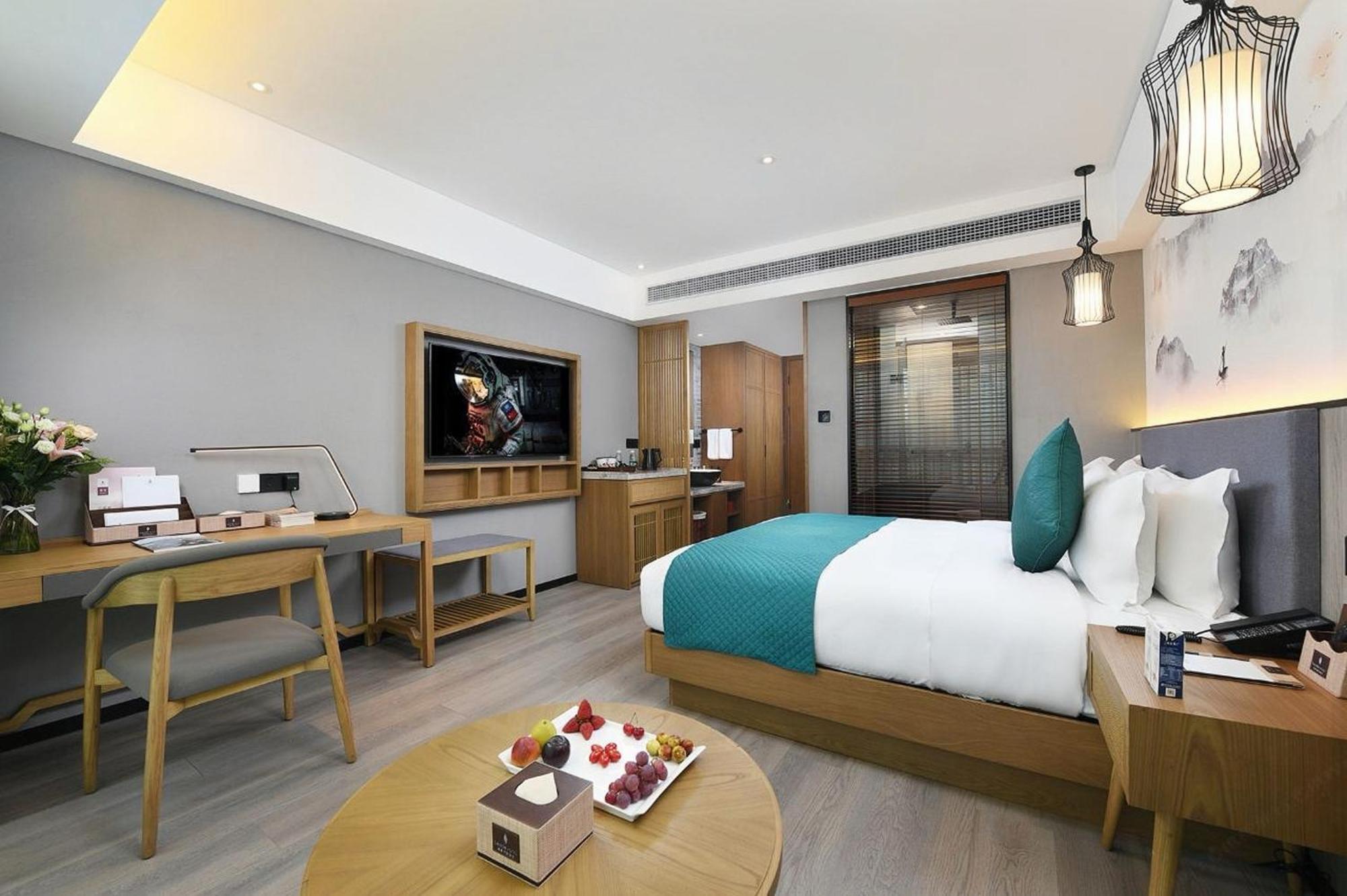 Mehood Lestie International Hotel Nancun Wanbo Metro Station Branch - Free Shuttle Bus To Canton Fair Complex During Canton Fair Period & Free Breakfast & Free Afternoon Tea & Free Midnight Snack & Free Vpn Internet Access エクステリア 写真