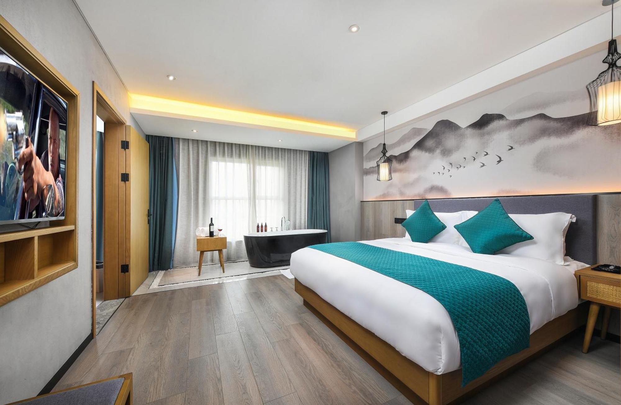 Mehood Lestie International Hotel Nancun Wanbo Metro Station Branch - Free Shuttle Bus To Canton Fair Complex During Canton Fair Period & Free Breakfast & Free Afternoon Tea & Free Midnight Snack & Free Vpn Internet Access エクステリア 写真