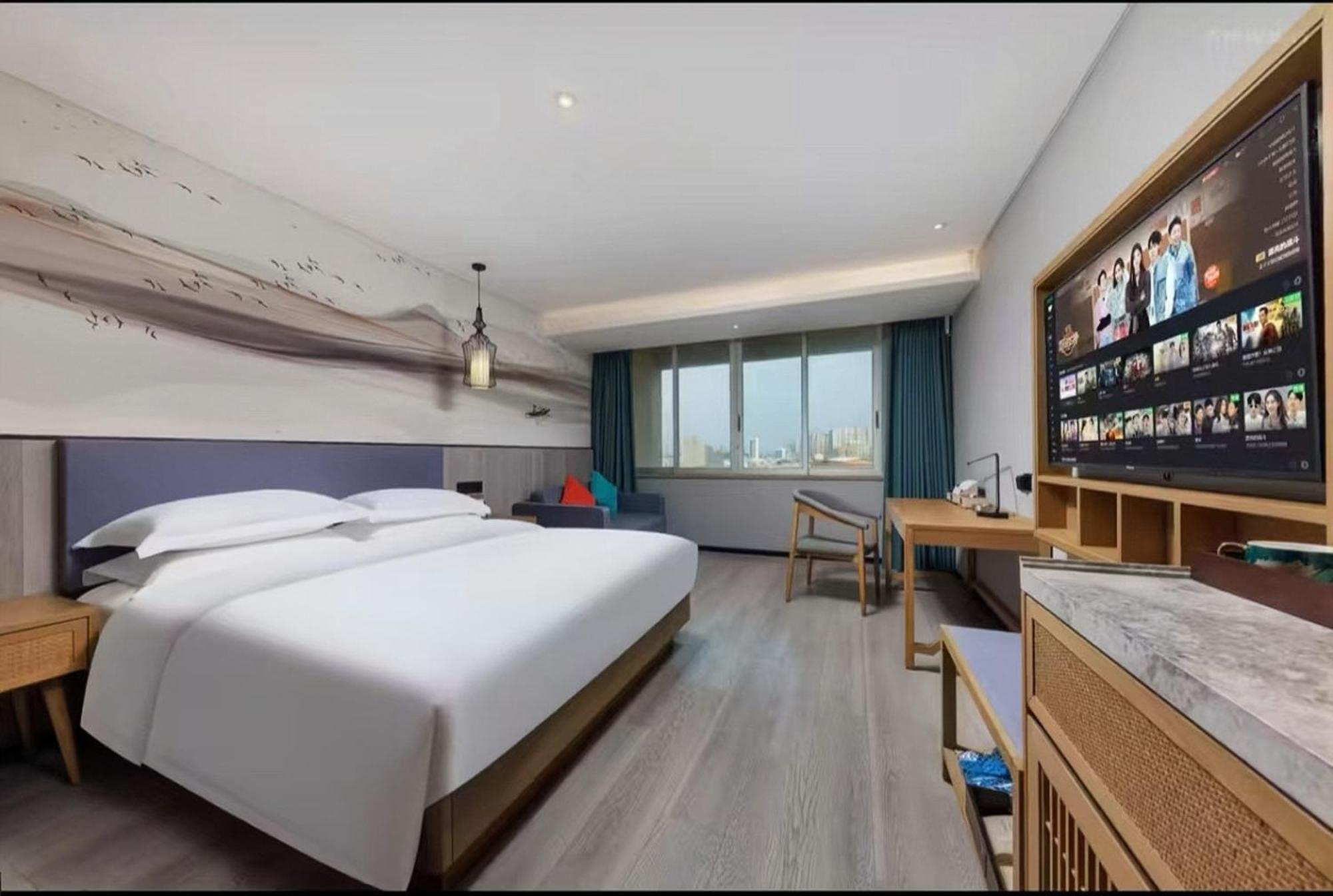 Mehood Lestie International Hotel Nancun Wanbo Metro Station Branch - Free Shuttle Bus To Canton Fair Complex During Canton Fair Period & Free Breakfast & Free Afternoon Tea & Free Midnight Snack & Free Vpn Internet Access エクステリア 写真