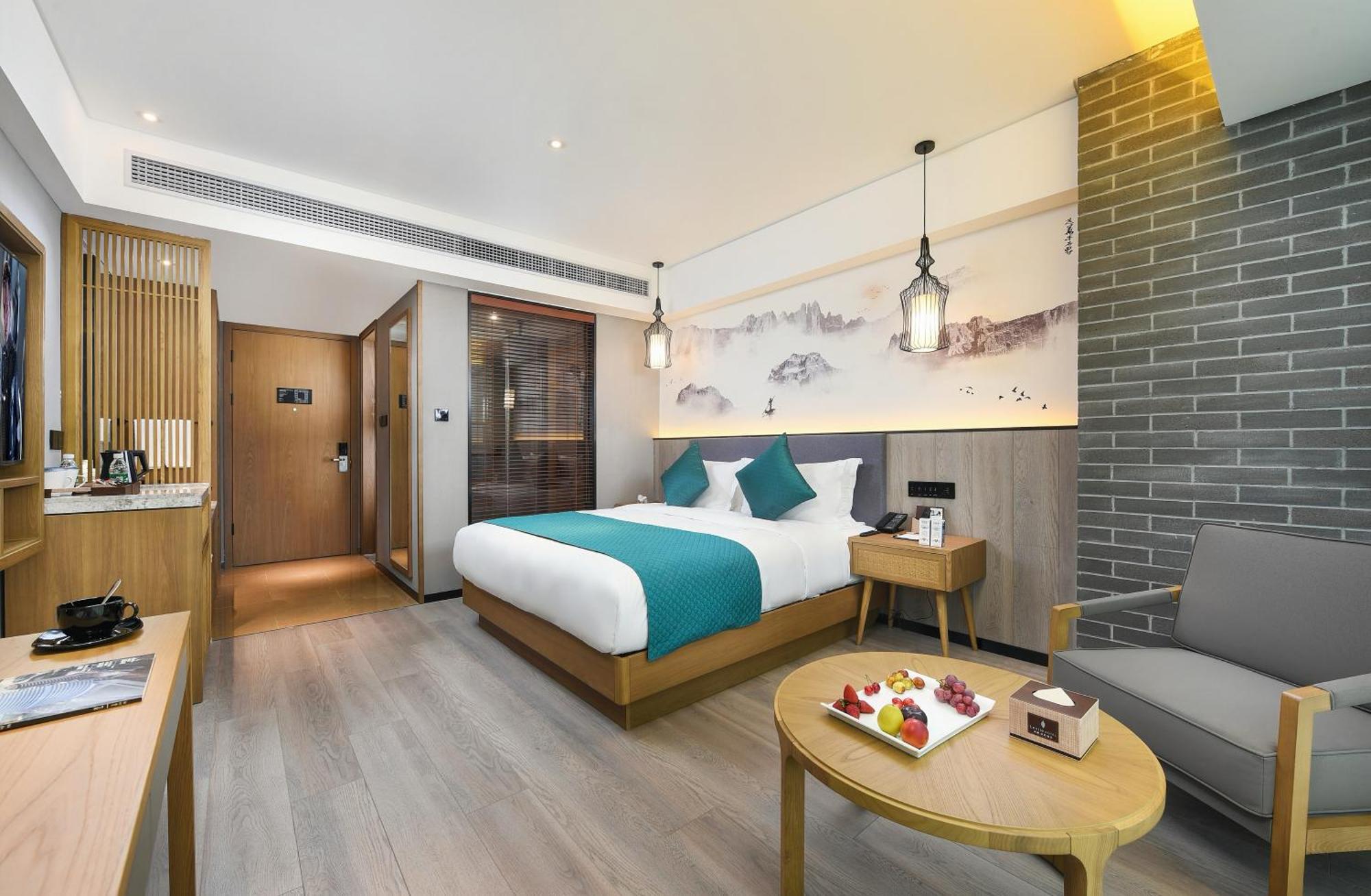 Mehood Lestie International Hotel Nancun Wanbo Metro Station Branch - Free Shuttle Bus To Canton Fair Complex During Canton Fair Period & Free Breakfast & Free Afternoon Tea & Free Midnight Snack & Free Vpn Internet Access エクステリア 写真