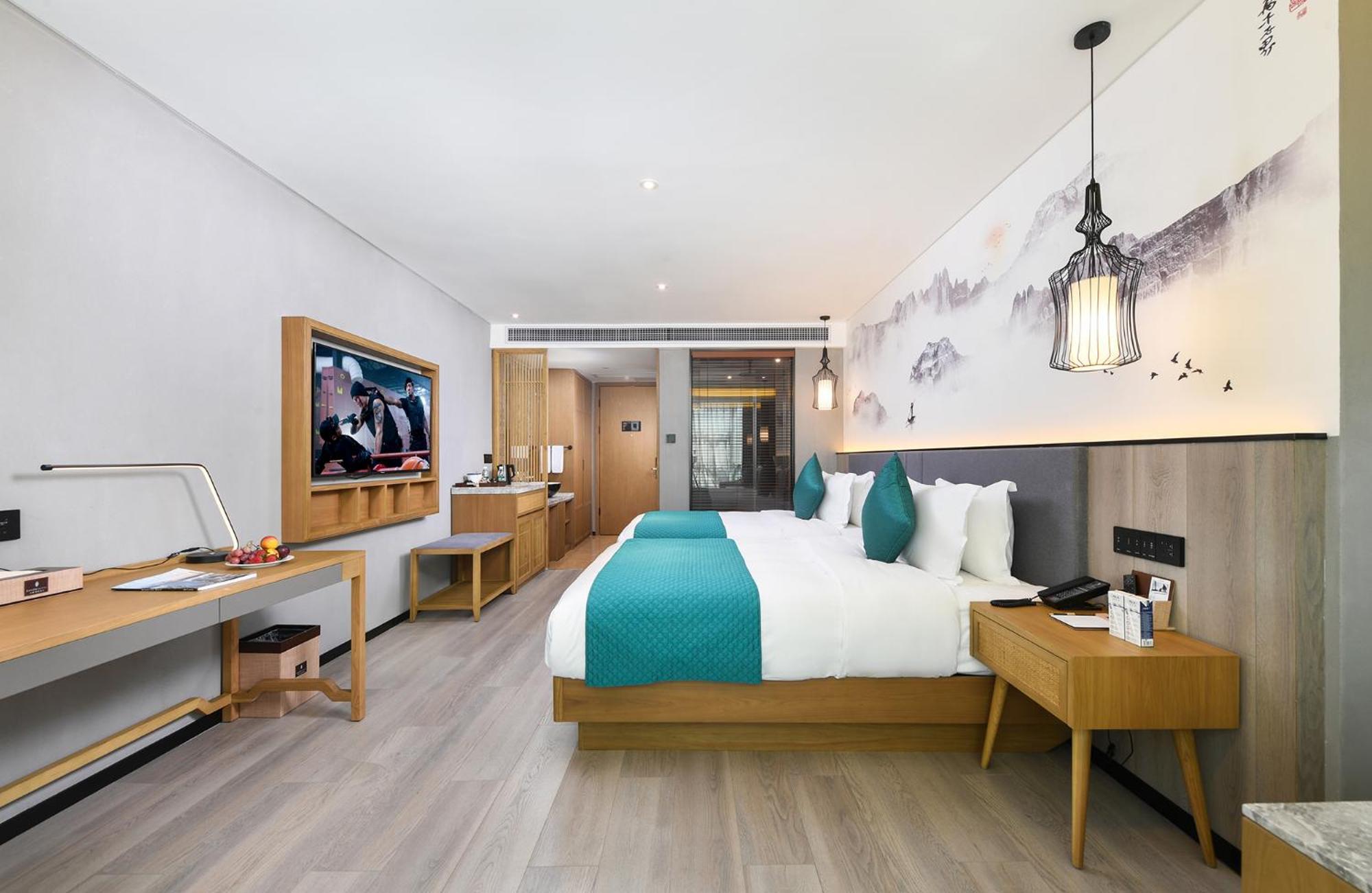 Mehood Lestie International Hotel Nancun Wanbo Metro Station Branch - Free Shuttle Bus To Canton Fair Complex During Canton Fair Period & Free Breakfast & Free Afternoon Tea & Free Midnight Snack & Free Vpn Internet Access エクステリア 写真