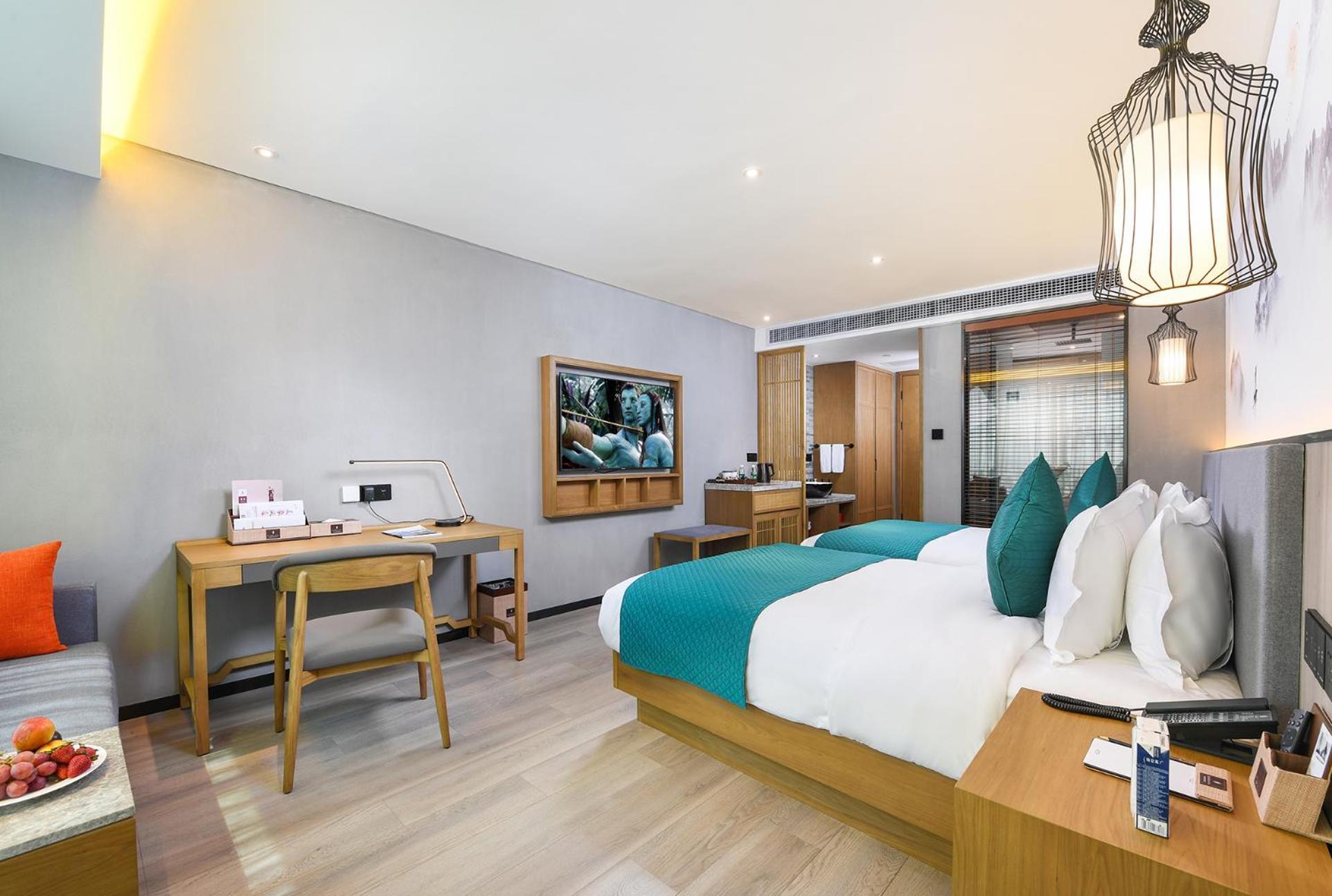 Mehood Lestie International Hotel Nancun Wanbo Metro Station Branch - Free Shuttle Bus To Canton Fair Complex During Canton Fair Period & Free Breakfast & Free Afternoon Tea & Free Midnight Snack & Free Vpn Internet Access エクステリア 写真