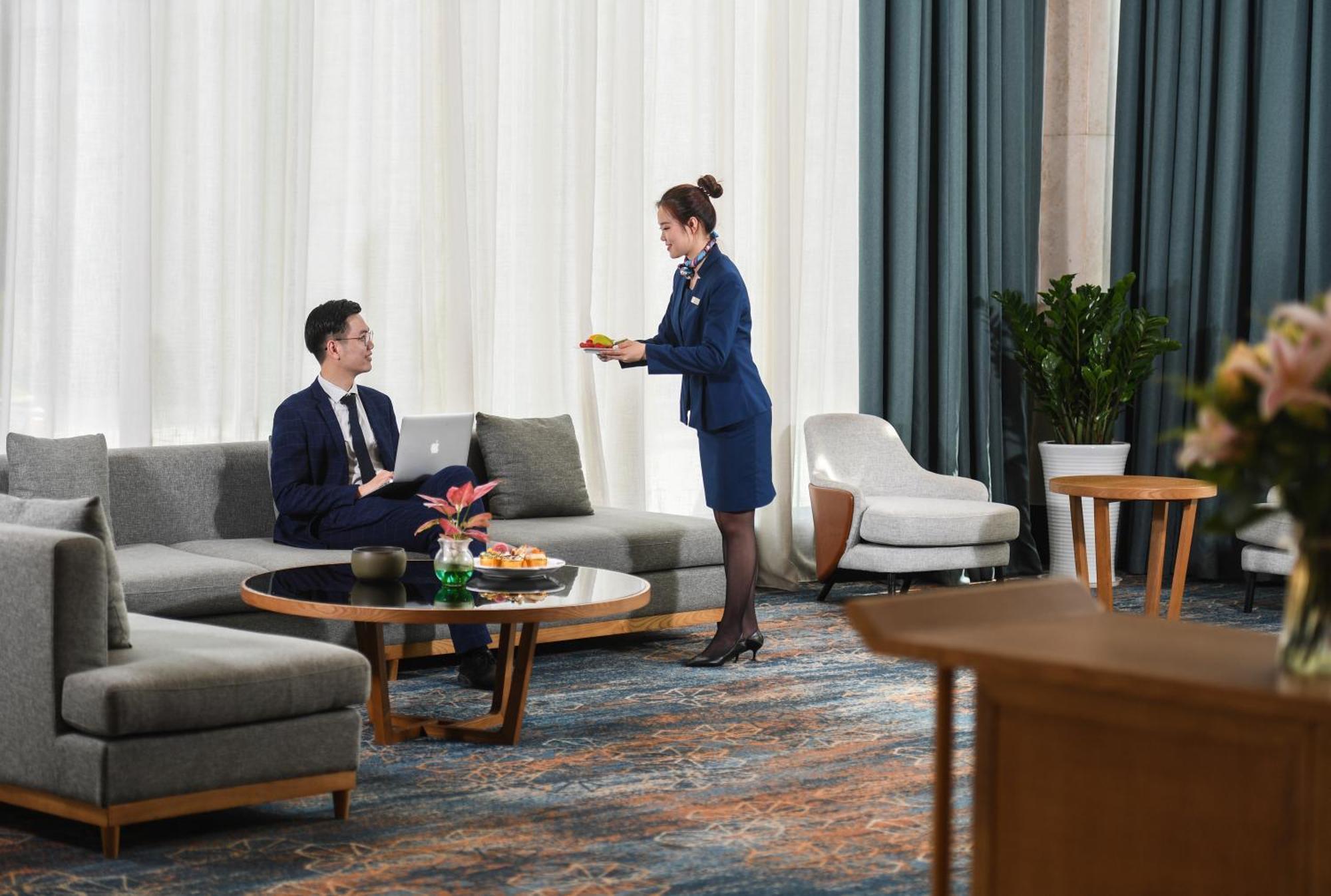 Mehood Lestie International Hotel Nancun Wanbo Metro Station Branch - Free Shuttle Bus To Canton Fair Complex During Canton Fair Period & Free Breakfast & Free Afternoon Tea & Free Midnight Snack & Free Vpn Internet Access エクステリア 写真
