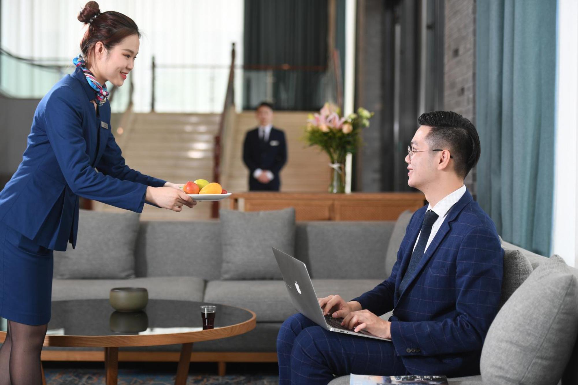 Mehood Lestie International Hotel Nancun Wanbo Metro Station Branch - Free Shuttle Bus To Canton Fair Complex During Canton Fair Period & Free Breakfast & Free Afternoon Tea & Free Midnight Snack & Free Vpn Internet Access エクステリア 写真