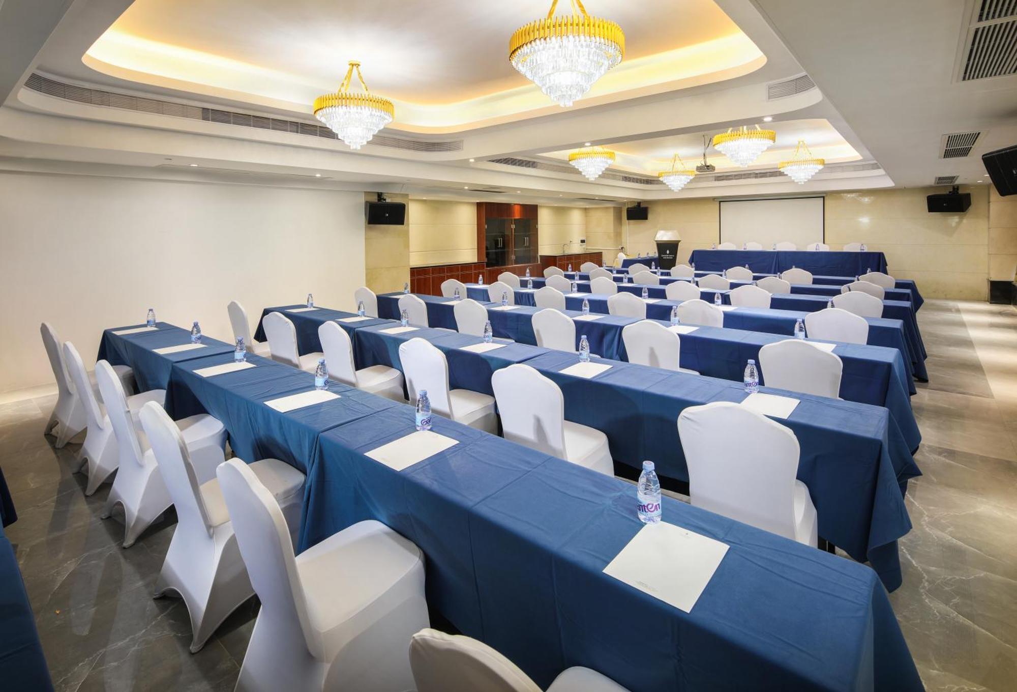 Mehood Lestie International Hotel Nancun Wanbo Metro Station Branch - Free Shuttle Bus To Canton Fair Complex During Canton Fair Period & Free Breakfast & Free Afternoon Tea & Free Midnight Snack & Free Vpn Internet Access エクステリア 写真