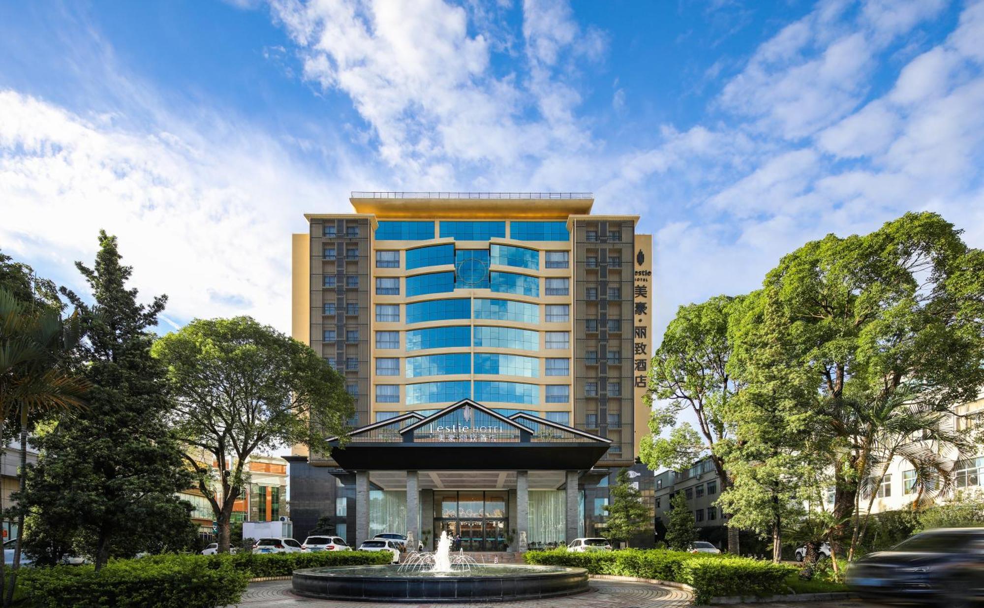 Mehood Lestie International Hotel Nancun Wanbo Metro Station Branch - Free Shuttle Bus To Canton Fair Complex During Canton Fair Period & Free Breakfast & Free Afternoon Tea & Free Midnight Snack & Free Vpn Internet Access エクステリア 写真
