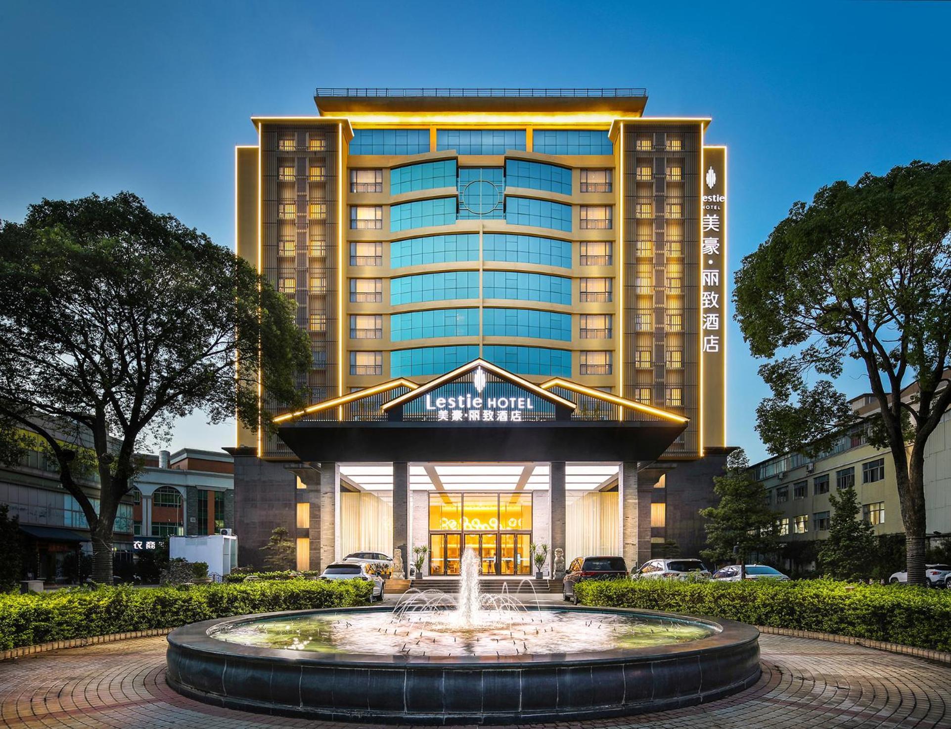 Mehood Lestie International Hotel Nancun Wanbo Metro Station Branch - Free Shuttle Bus To Canton Fair Complex During Canton Fair Period & Free Breakfast & Free Afternoon Tea & Free Midnight Snack & Free Vpn Internet Access エクステリア 写真